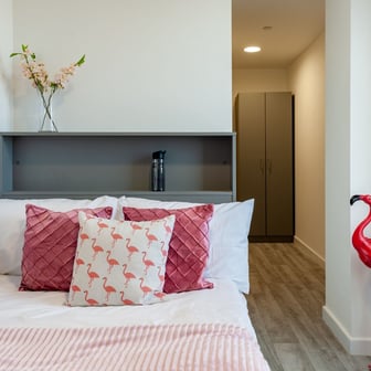 Sky View En Suite - Image 4